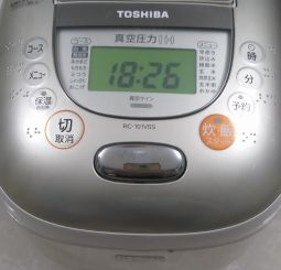 Nồi cơm điện cao tần Toshiba hút chân không  (1 lit) nấu siêu ngon